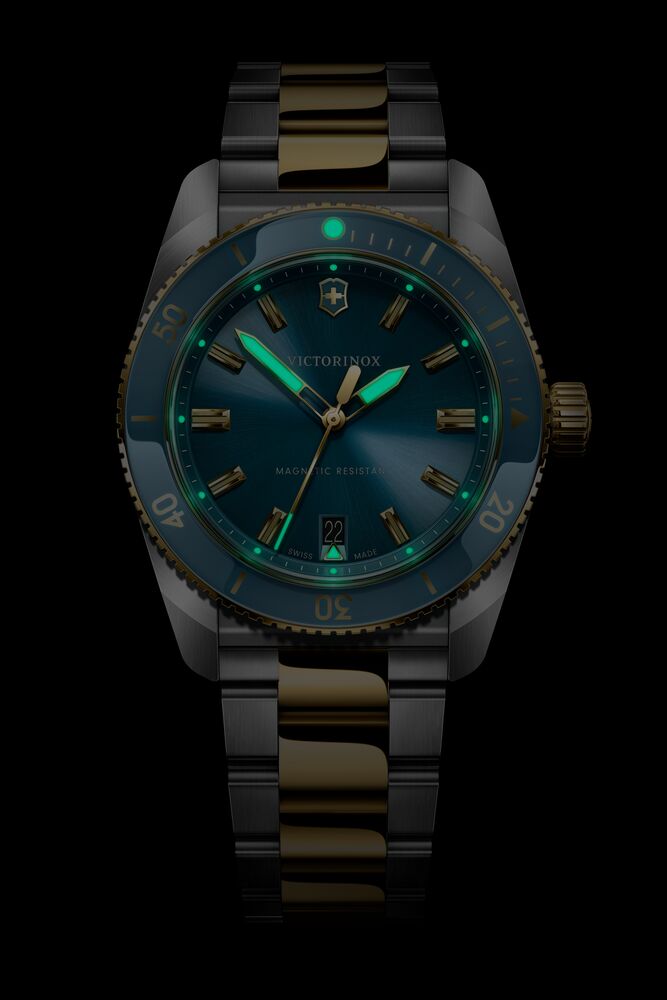 victorinox-maverick-39mm-quartz-watch-242103