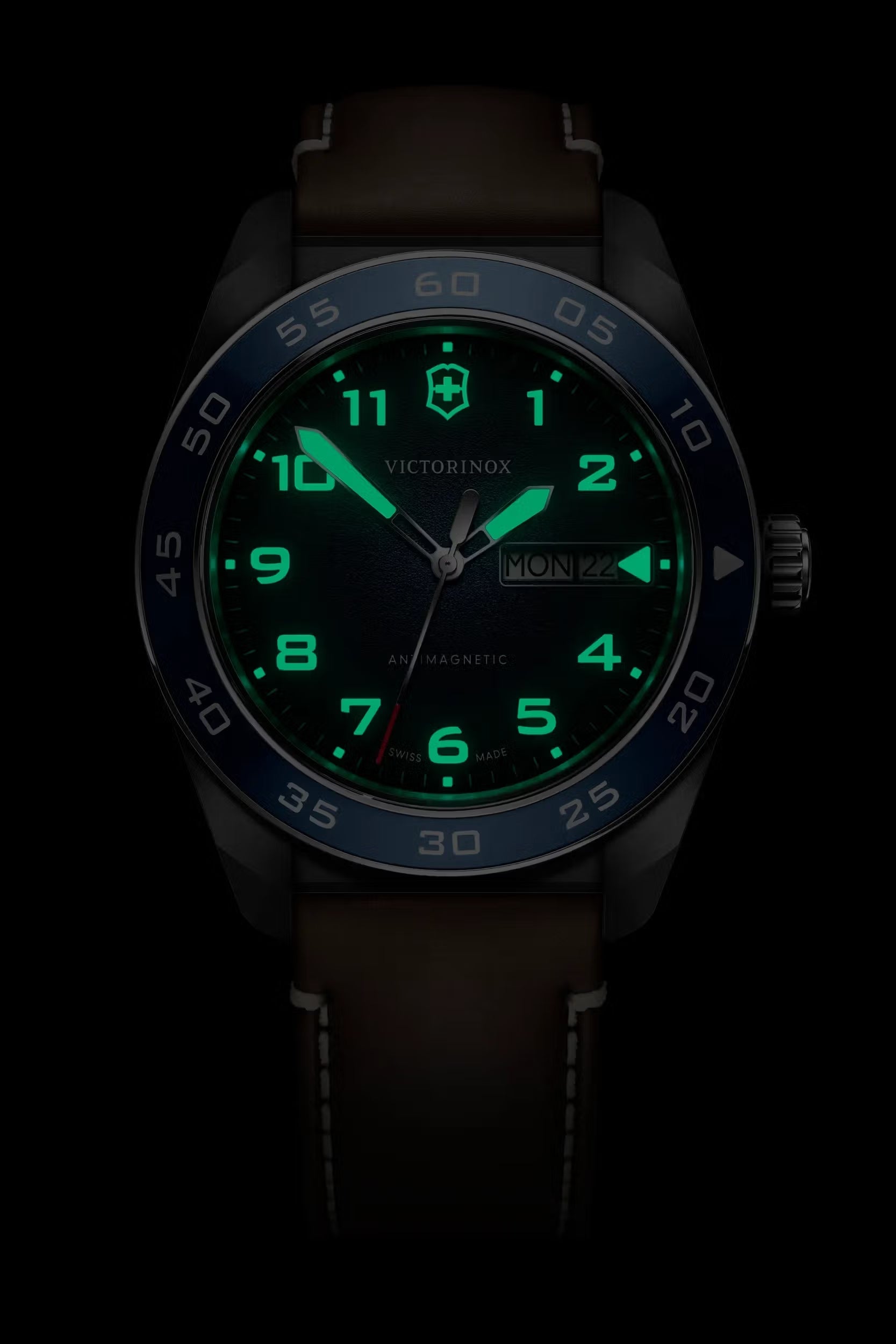 Victorinox Swiss Army Quartz Watch VTX-637 Image 3