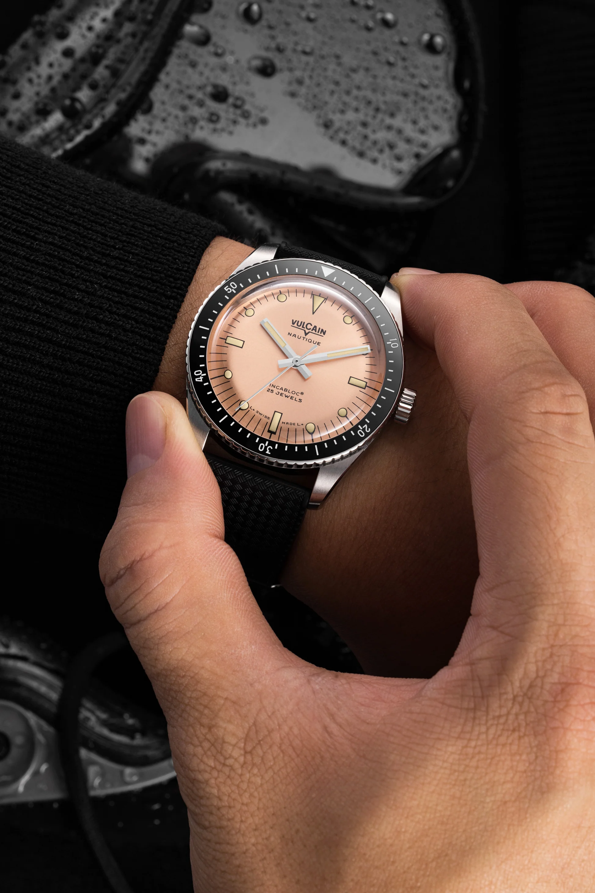 Vulcain Skindiver Nautique Salmon Rubber Limited Edition Watch 660170B87.BAR200 Image 4